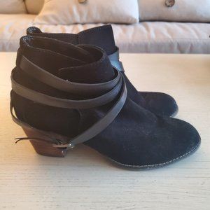 Dolce Vita black Suede/Leather Ankle Booties 8.5